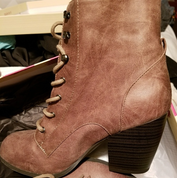 Dolce Vita Boots - Picture 2 of 4